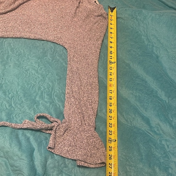 Lucky Brand Ribbed Long Sleeve Blouse  Bell Cuff Women’s Size Medium Gray SOFT - Picture 8 of 10